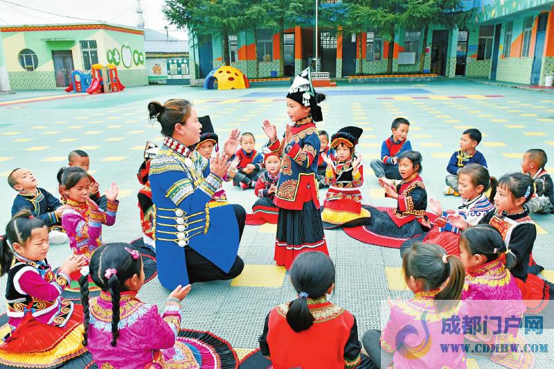 我省培养高素质专业化教师队伍,截至去年底——
专任教师数量居全国第六位「相关图片」