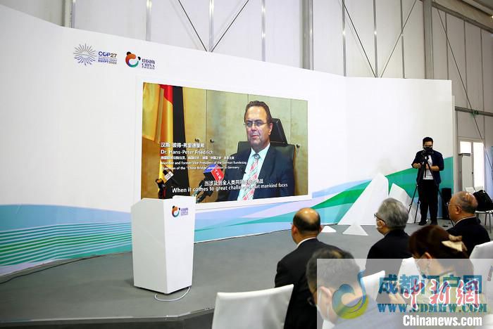 图为与会嘉宾观看边会开场片。<a target='_blank' href='/' >中新网</a>记者 陈天浩 摄 图为与会嘉宾观看边会开场片。<a target='_blank' href='/' >中新网</a>记者 陈天浩 摄