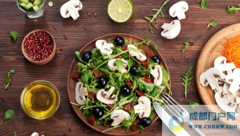 蘑菇是B族维生素的最佳来源,为减肥饮食准备蘑菇沙拉食谱 蘑菇是B族维生素的最佳来源,为减肥饮食准备蘑菇沙拉食谱